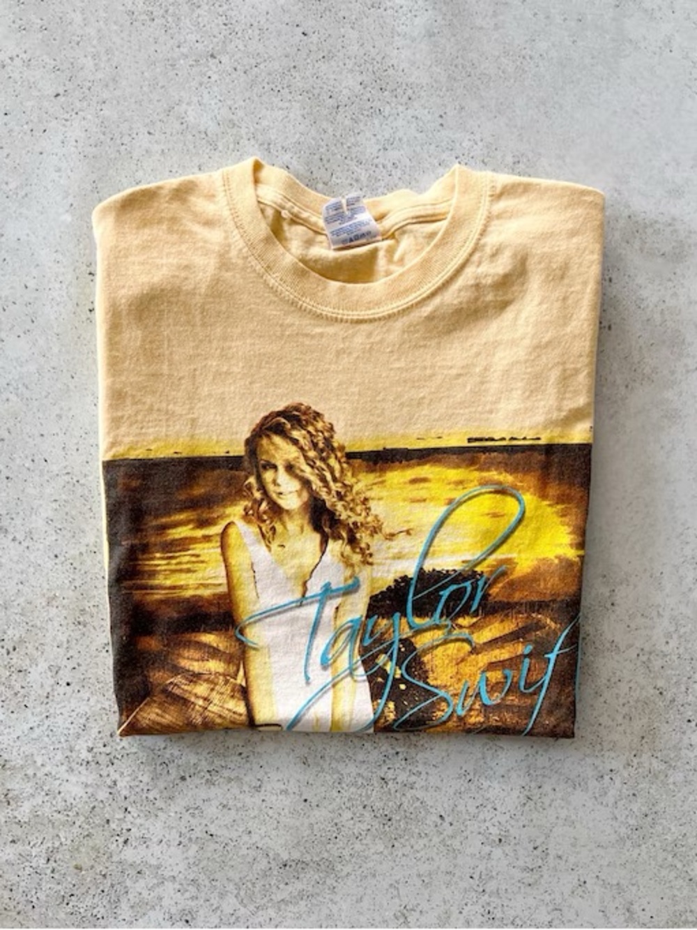TAYLOR SWIFT Vintage Concert T-Shirt Graphic Tee Shirt size S